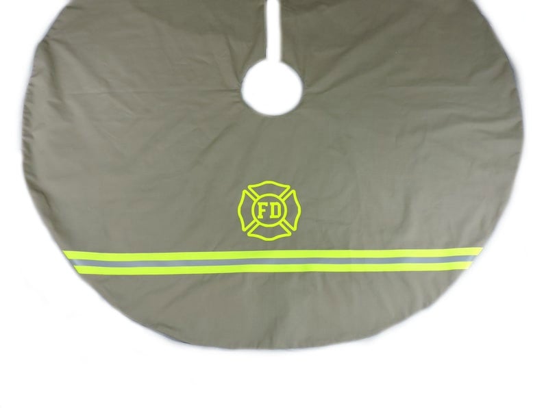 Christmas tree skirt no name added